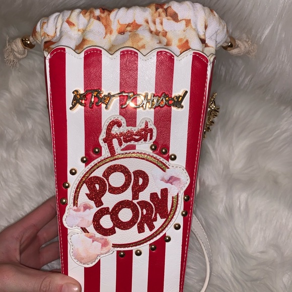 BETSEY JOHNSON POPCORN! 🍿